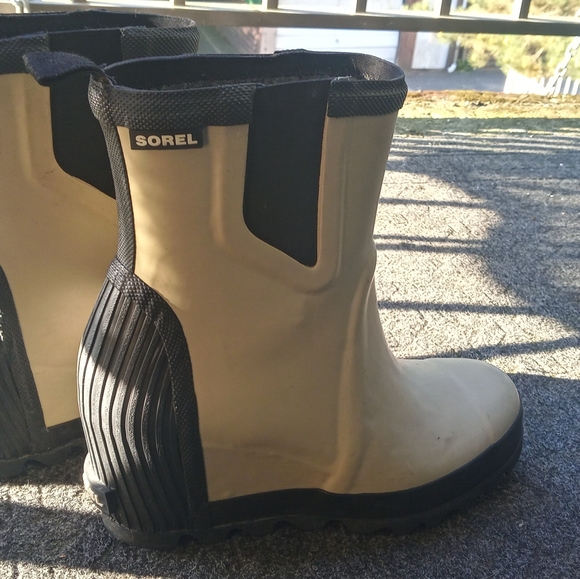 Sorel Women's Joan Rain Wedge Chelsea Felt Boot - Picture 1 of 6